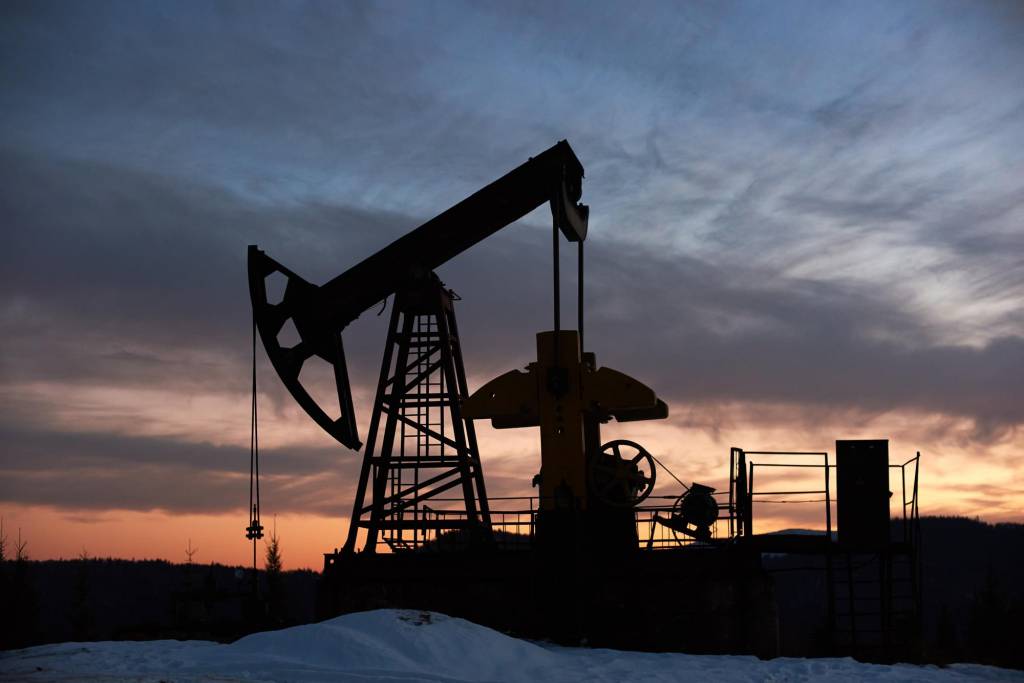Estoques de petróleo nos EUA caem 961 mil barris, aponta DoE